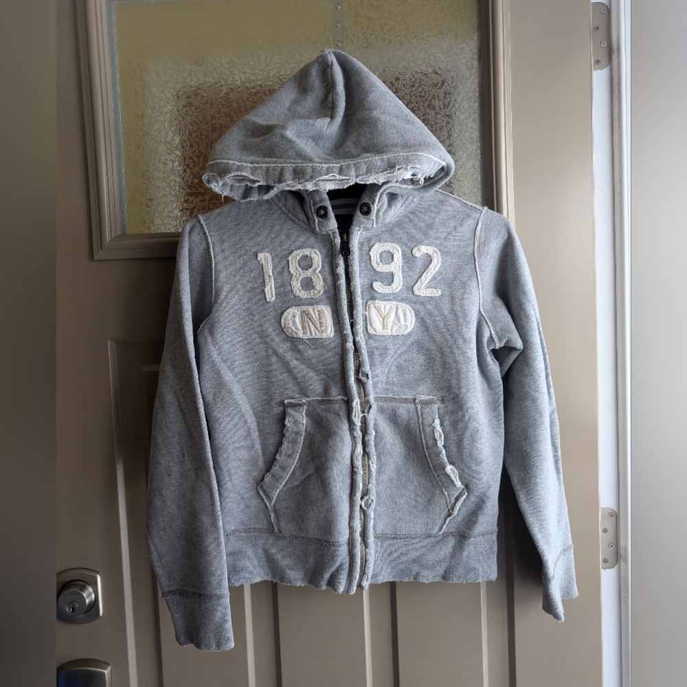 🩶3/$20 5/$30 7/$40🩶 Boys Sz Med Sweater